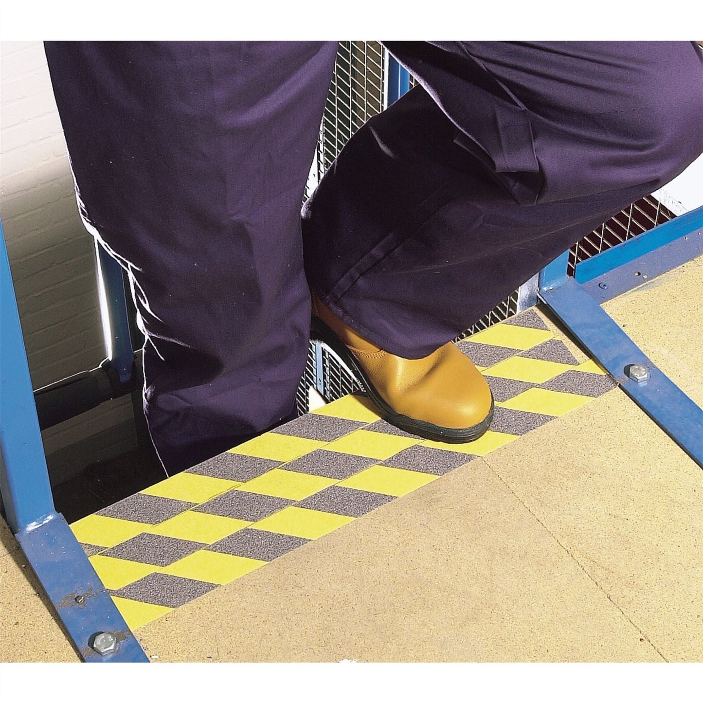 Draper 65440 Heavy Duty Safety Grip Tape Roll 18m x 50mm Black and Yellow Draper