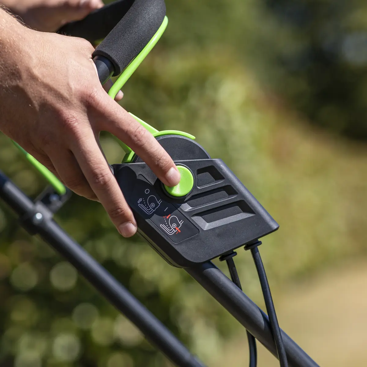 Dellonda DG216 1500W Electric 2-in-1 Scarifier with 5-Heights 36cm Cutting Diameter 230v Dellonda