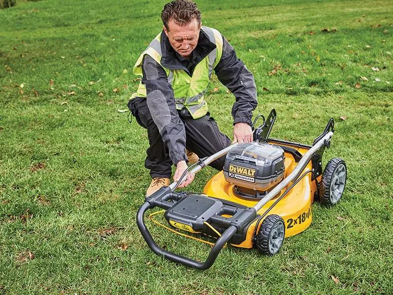 Dewalt DCMW564P2 XR Brushless Lawnmower 18V 2 x 5.0Ah Li-ion Dewalt