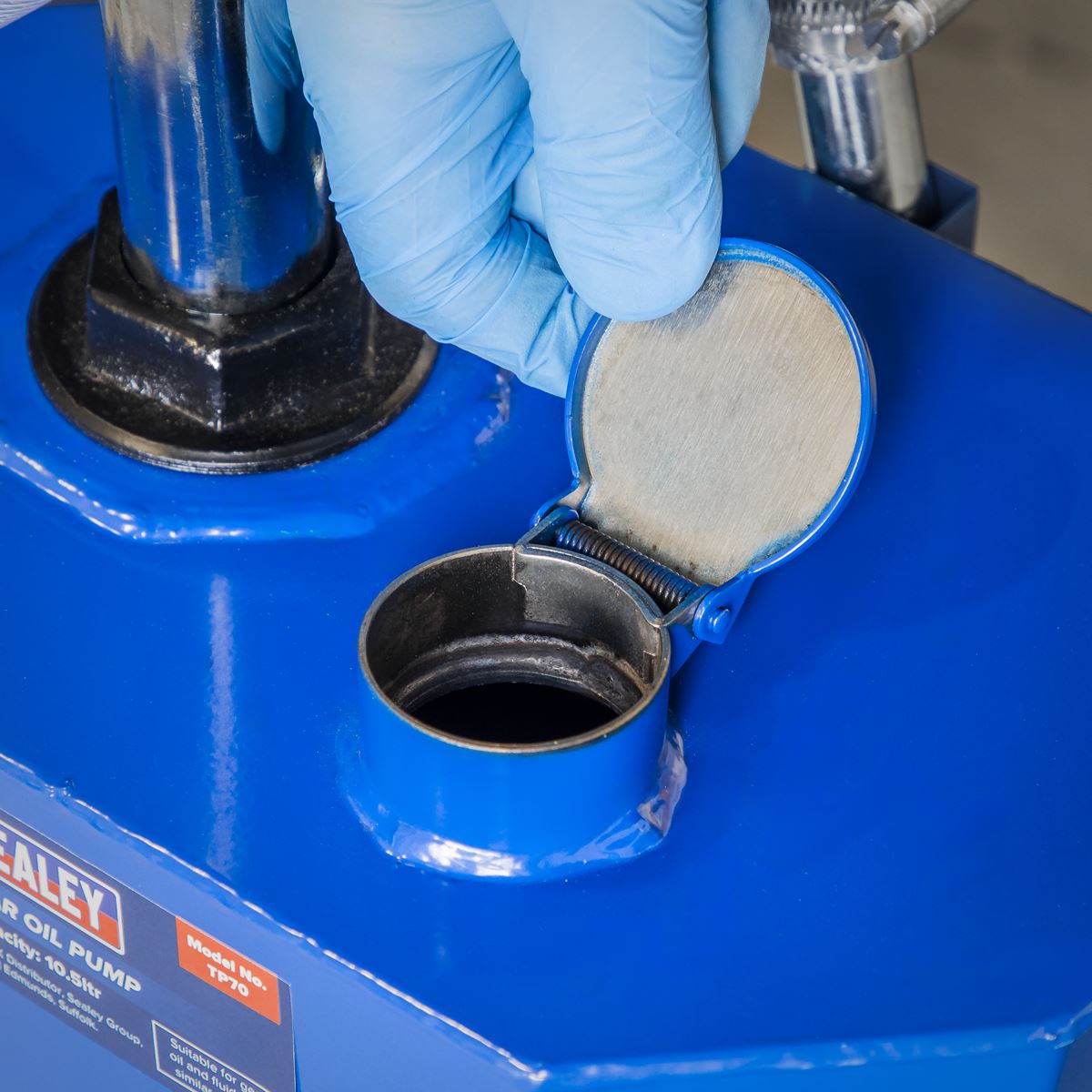 Sealey TP70 Gear Oil Pump with 10.5L Steel Reservoir Sealey