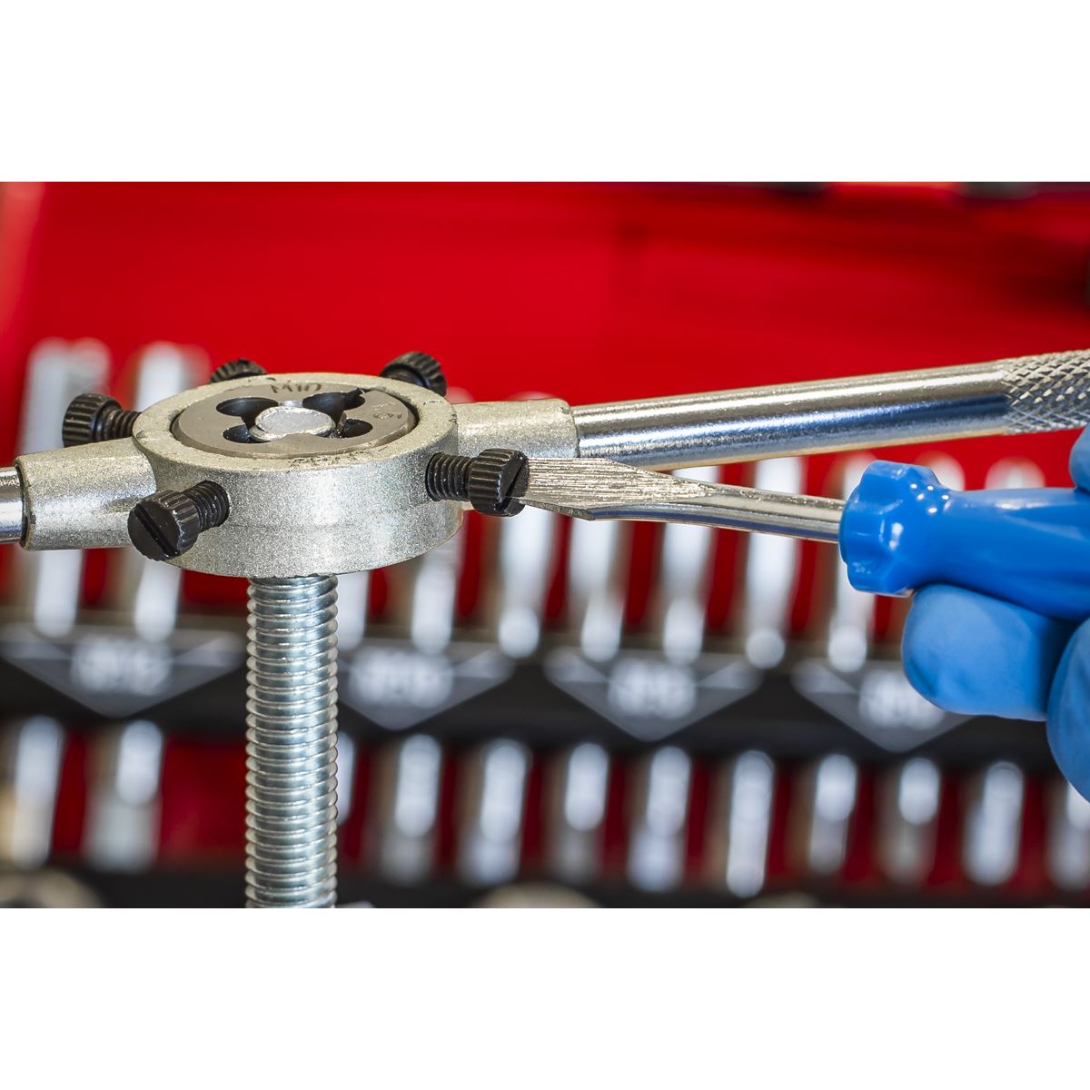 Sealey AK3015 Tap & Die Set 32pc Split Dies Metric Sealey