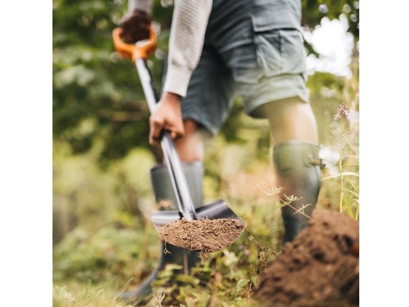 Fiskars Solid Metal Pointed Spade Fiskars