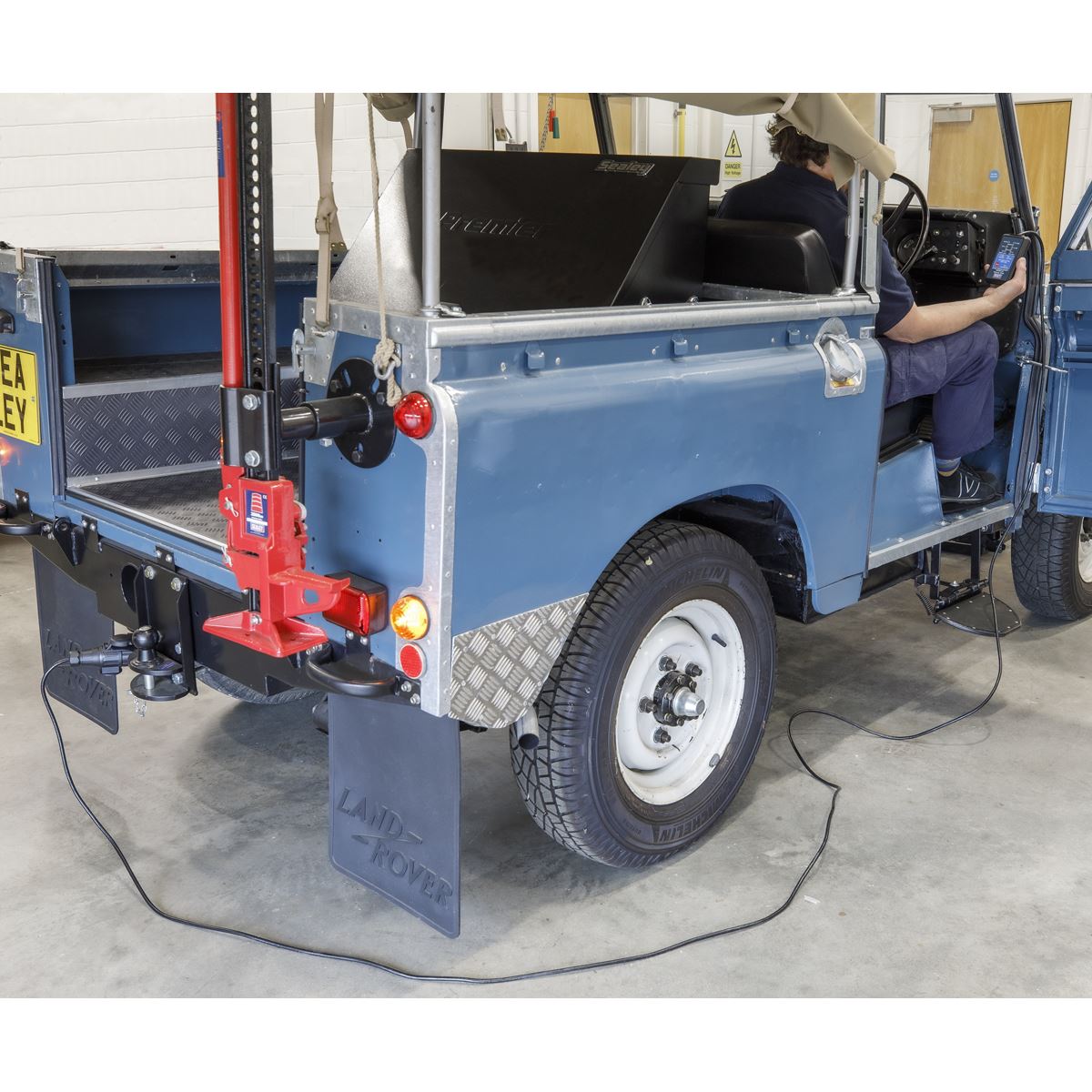 Sealey TST22 Towing Socket Tester 13-Pin 12V - DVSA Approved Sealey