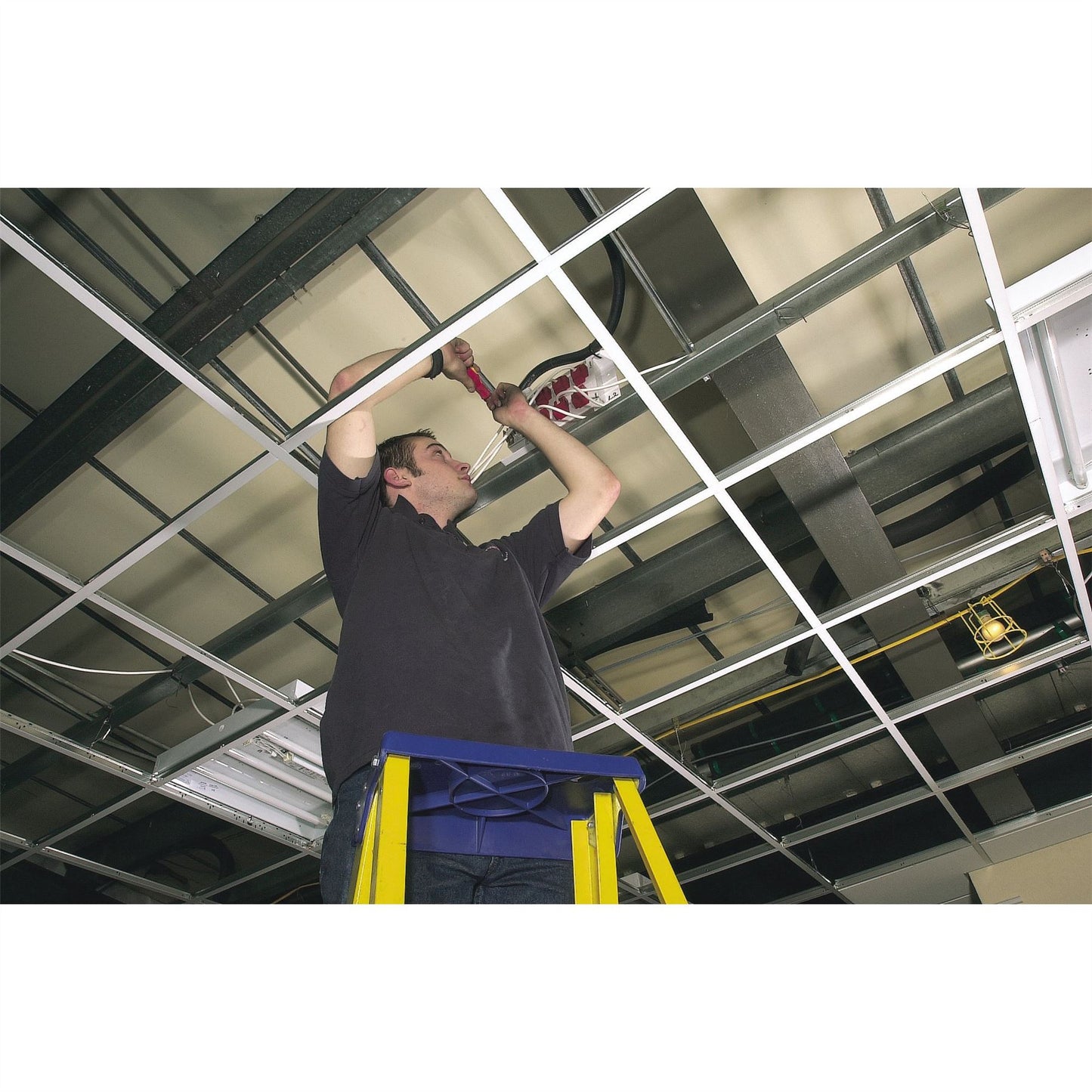 Draper 69223 VDE Approved Fully Insulated Cross Slot Screwdriver No.2 x 100mm Draper