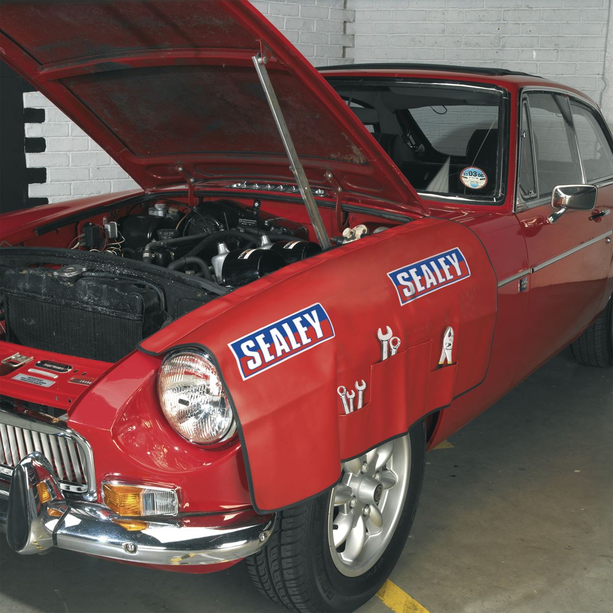 Sealey VS856 Wing Cover with 4 Pockets Workshop Magnetic Sealey