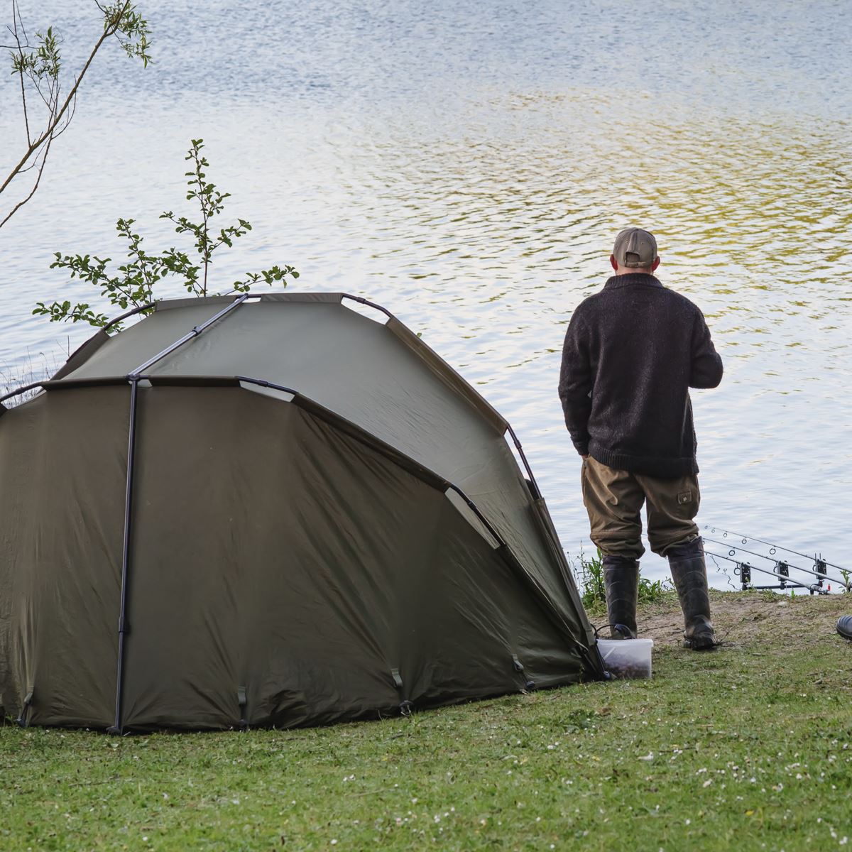 Dellonda DL76 Fishing Bivvy Carp Tent Lightweight 2-Man Waterproof & UV Protection Quick Assembly Pre-Threaded Poles with Ground Sheet & Heavy Duty Ground Pegs Dellonda