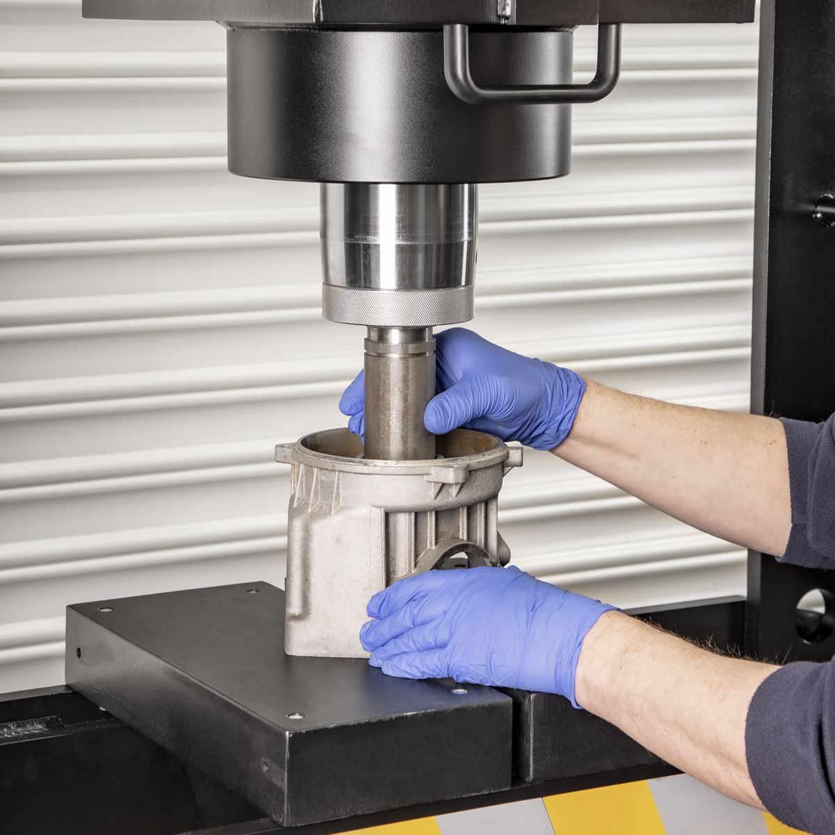 Sealey PPF100S Viking Floor Type Air/Hydraulic Press with Sliding Ram & Foot Pedal 100 Tonne Sealey