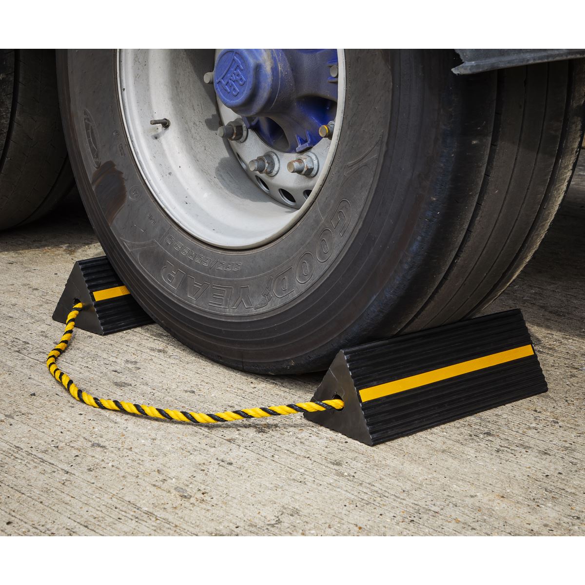 Sealey WC11 Heavy-Duty Rubber Wheel Chocks - Pair Sealey