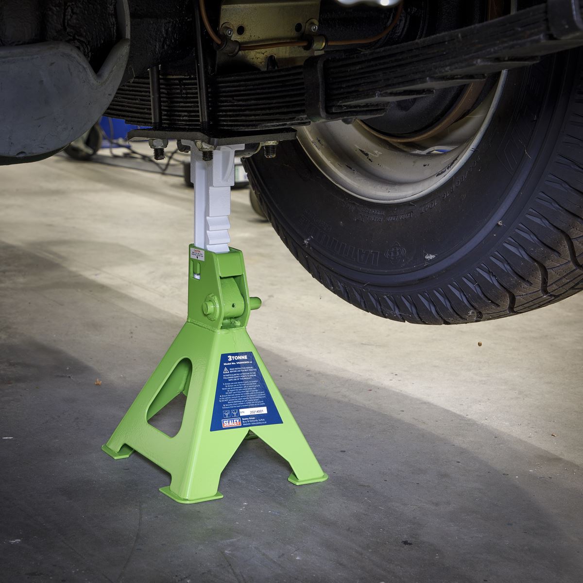 Sealey VS2003HV Ratchet Type Axle Stands (Pair) 3 Tonne Capacity per Stand - Hi-Vis Green Sealey