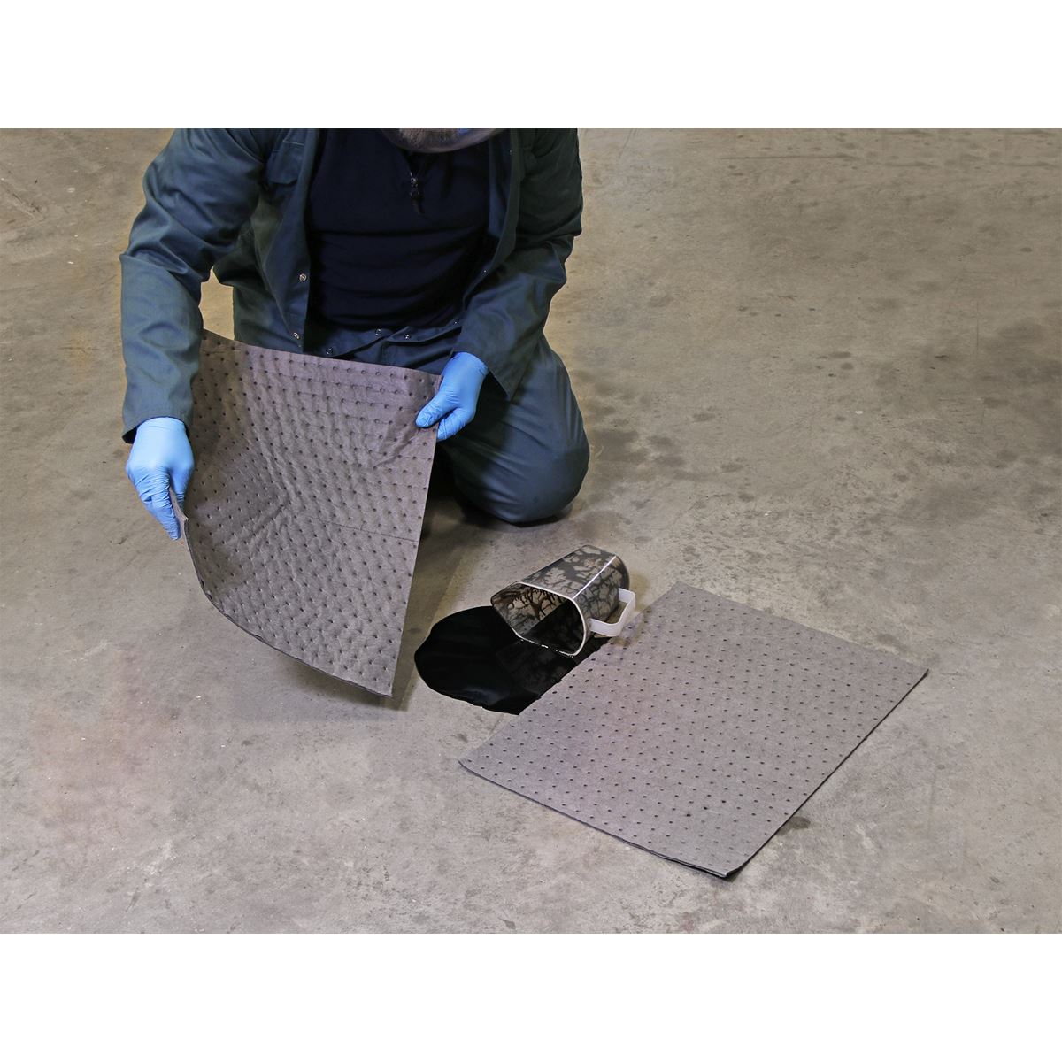 Sealey SAP01 Spill Absorbent Pad Pack of 100 Sealey