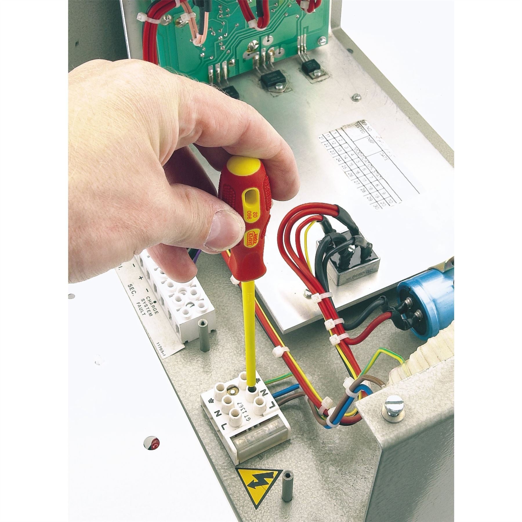 Draper 69212 VDE Approved Fully Insulated Plain Slot Screwdriver 3.0 x 100mm Draper