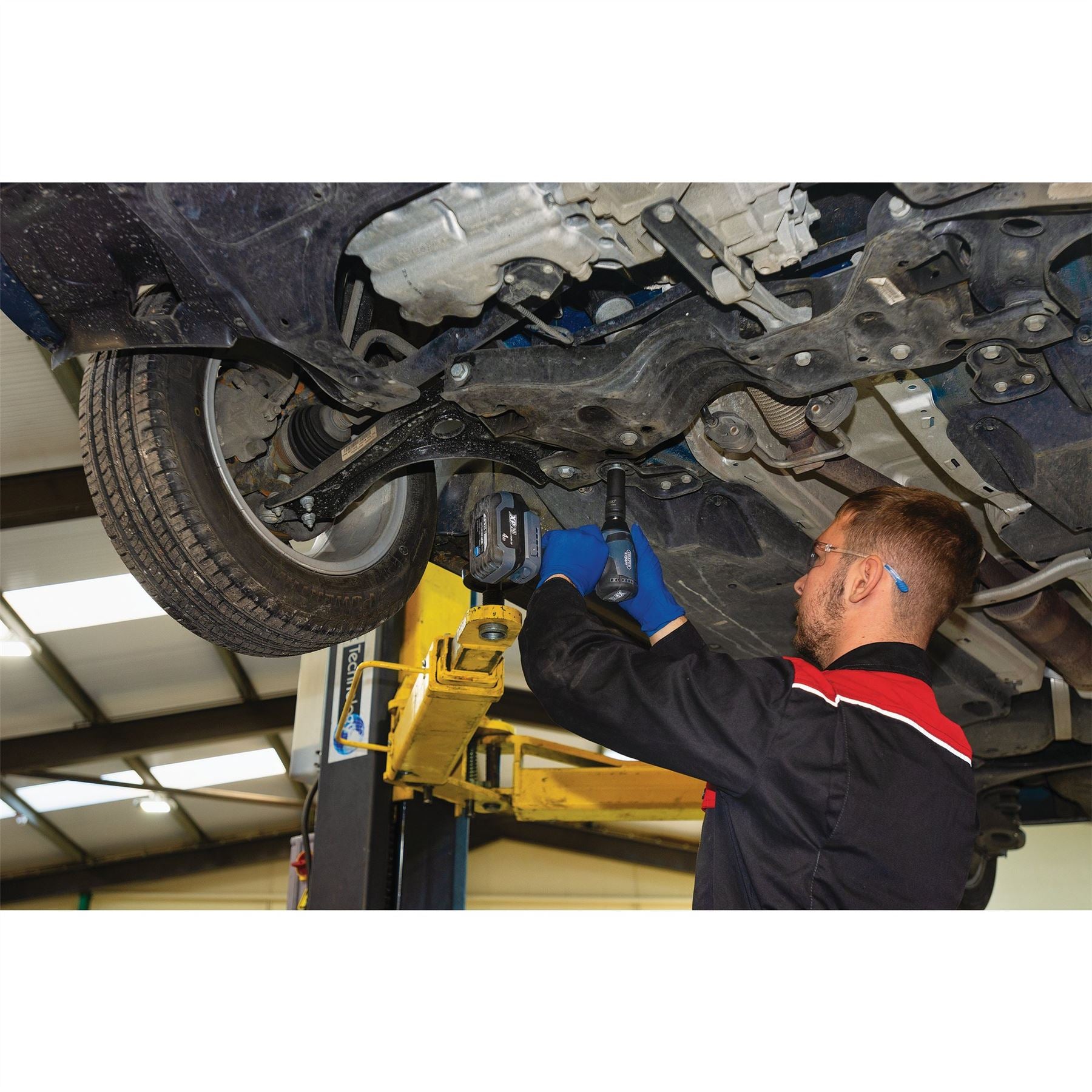 Draper 98962 XP20 20V Brushless Impact Wrench 1/2" Sq. Dr. 300Nm 2 x 4.0Ah Batteries 1 x Fast Charger Draper