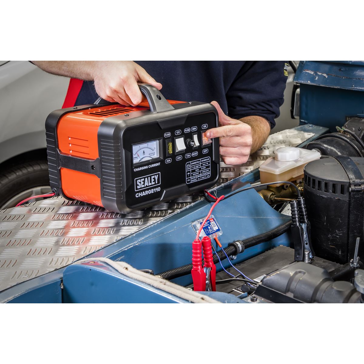 Sealey CHARGE110 Battery Charger 14Amp 12V/24V 230V Sealey