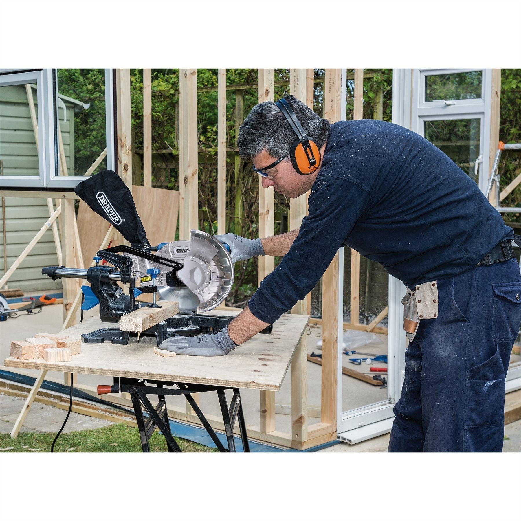 Draper 83677 230V Sliding Compound Mitre Saw with Laser Cutting Guide 210mm 1500W Draper