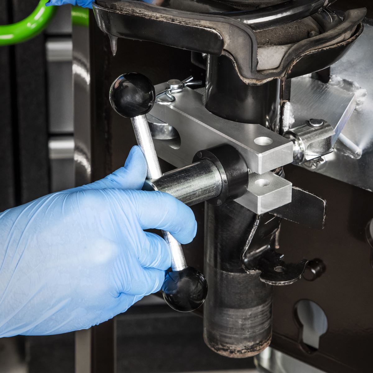 Sealey RE3000 Air Operated Coil Spring Compressor 3000kg Sealey