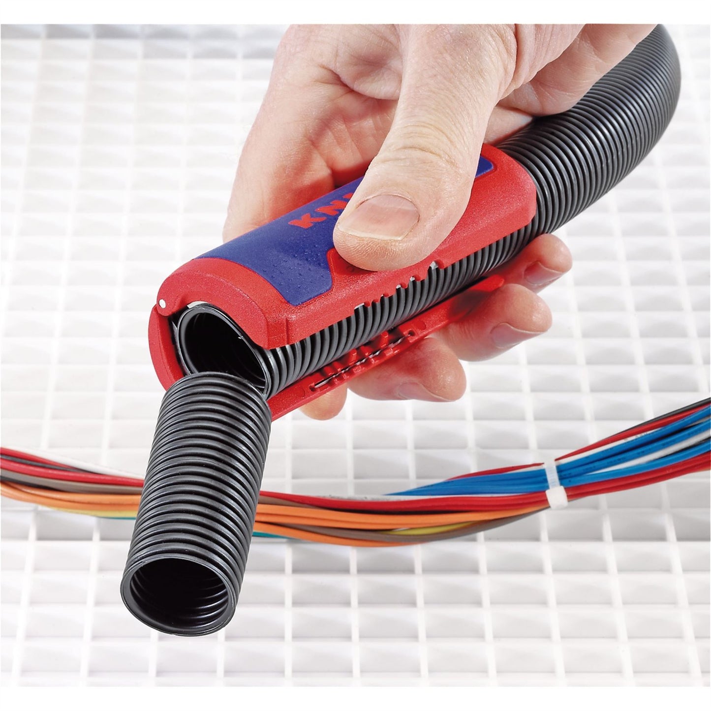 Knipex 04600 90 22 02 SB TwistCut® Corrugated Pipe Cutter 100mm Knipex