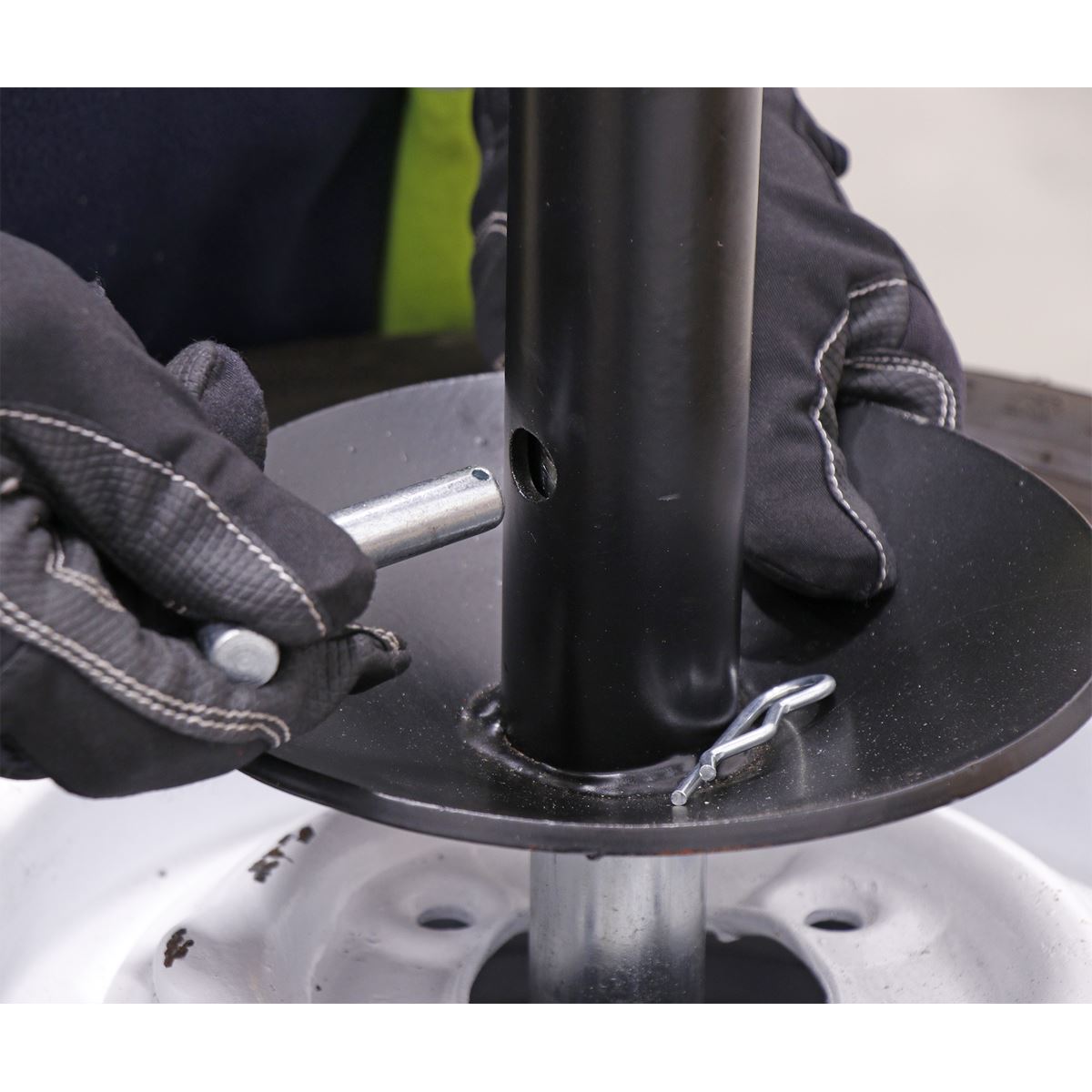 Sealey TC962 Tyre Changer Pneumatic/Manual Operation Sealey