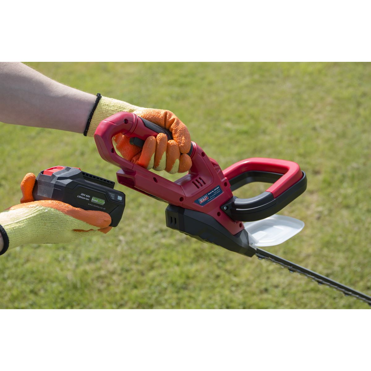 Sealey CHT20VCOMBO4 Hedge Trimmer Cordless 20V SV20 Series with 4Ah Battery & Charger Sealey