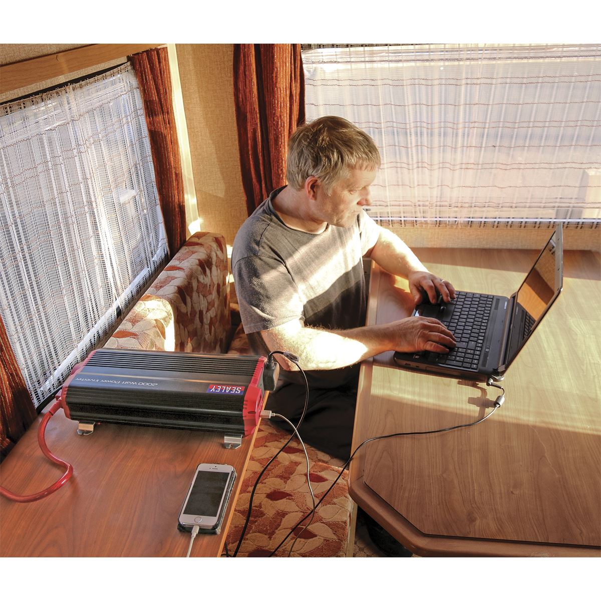 Sealey PI2000 Power Inverter Modified Sine Wave 2000W 12V DC - 230V ~ 50Hz Sealey