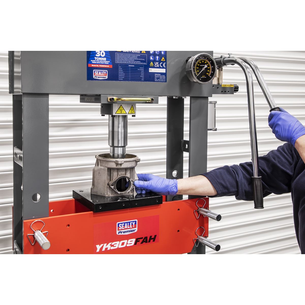 Sealey YK309FAH Premier Air/Hydraulic Floor Type Press with Foot Pedal 30 Tonne Sealey