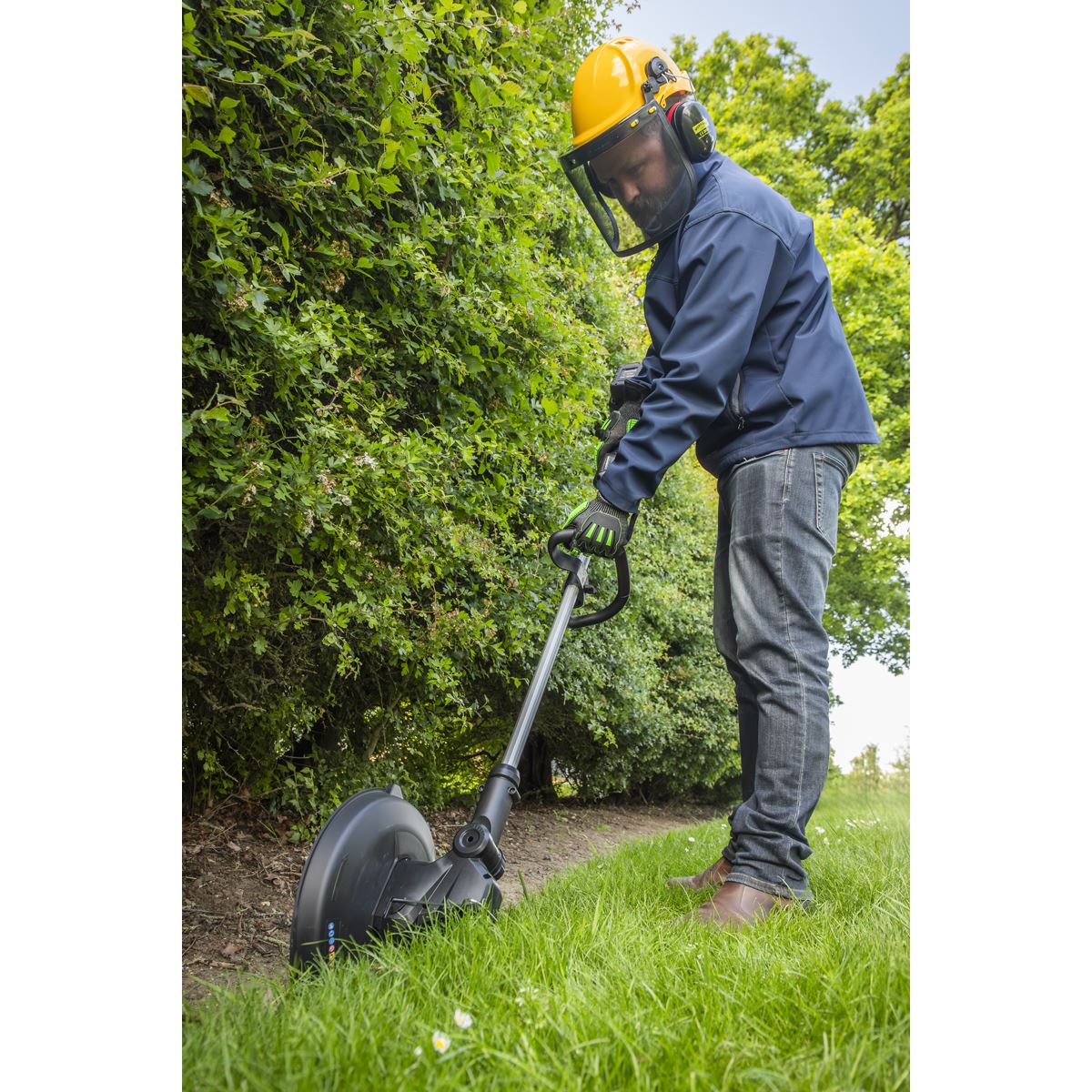 Sealey CP40VGSKIT Grass Strimmer Kit 40V 4Ah SV20 Series 30cm Sealey