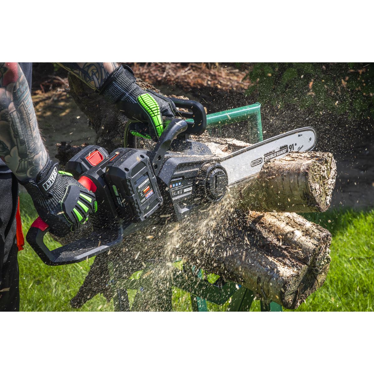 Sealey CP40VCSKIT Chainsaw Kit 40V 4Ah SV20 Series 35cm Sealey