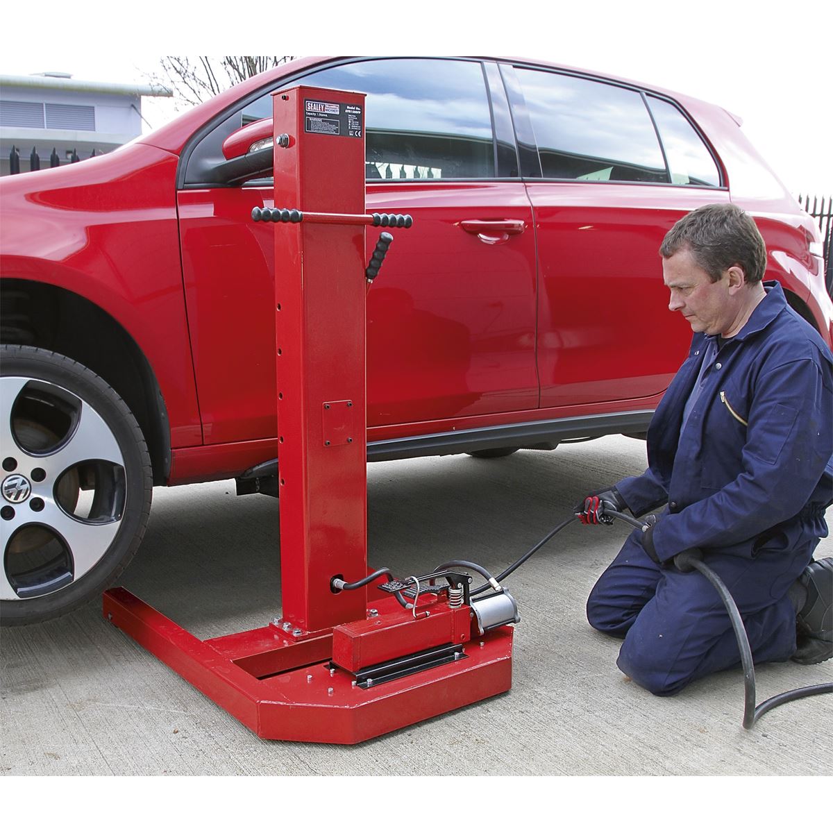 Sealey AVR1500FP Air/Hydraulic Vehicle Lift with Foot Pedal 1.5 Tonne Sealey