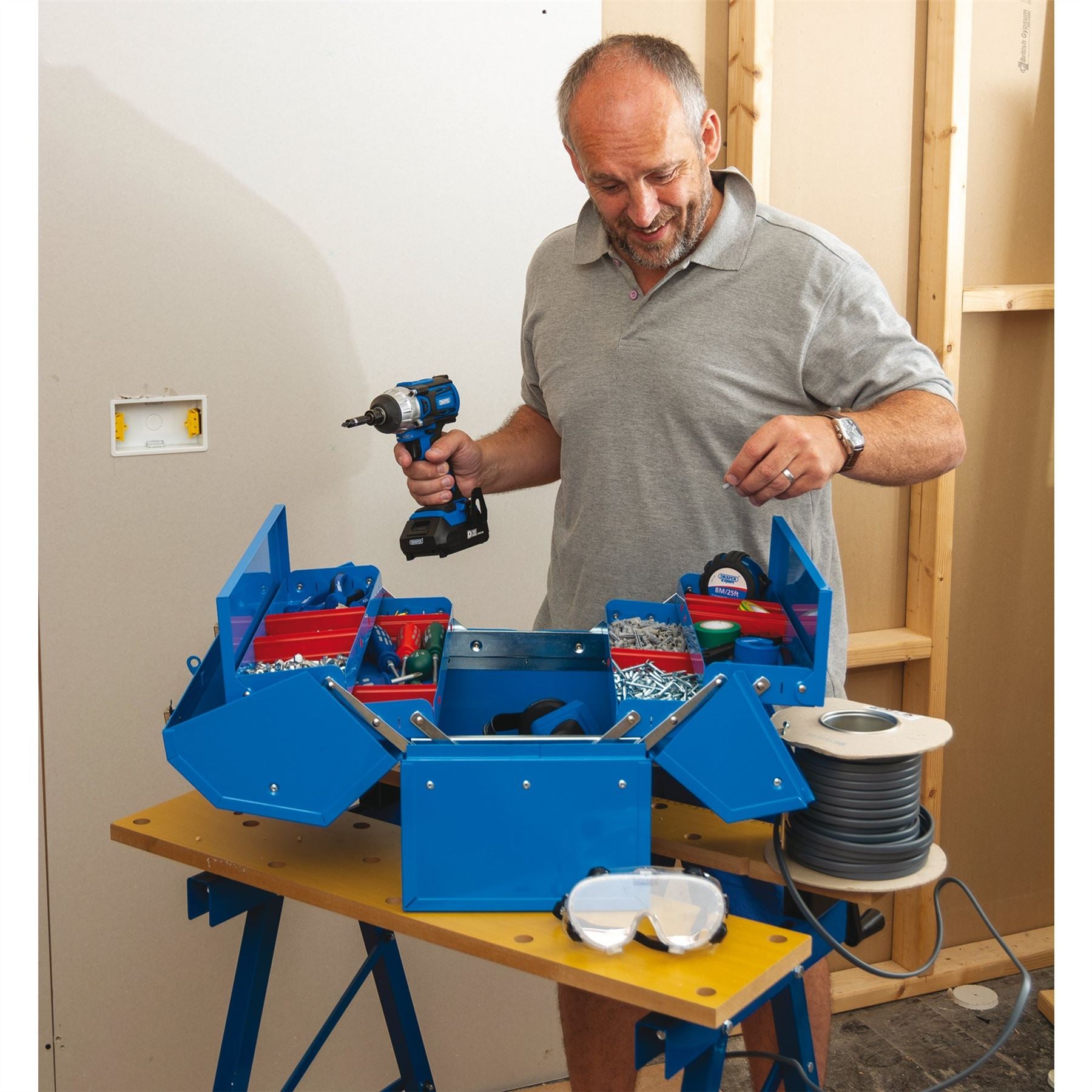 Draper 48566 Barn Type Tool Box with 4 Cantilever Trays 460mm Draper