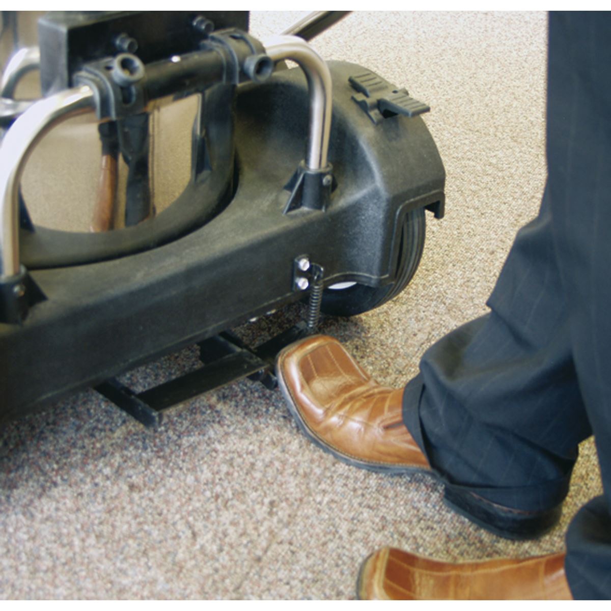 Sealey PC477 Vacuum Cleaner Industrial Wet & Dry 77L Stainless Steel Drum with Swivel Emptying 2400W Sealey