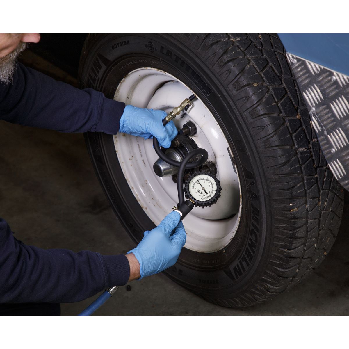 Sealey SA399 Tyre Inflator with Clip-On Connector Sealey