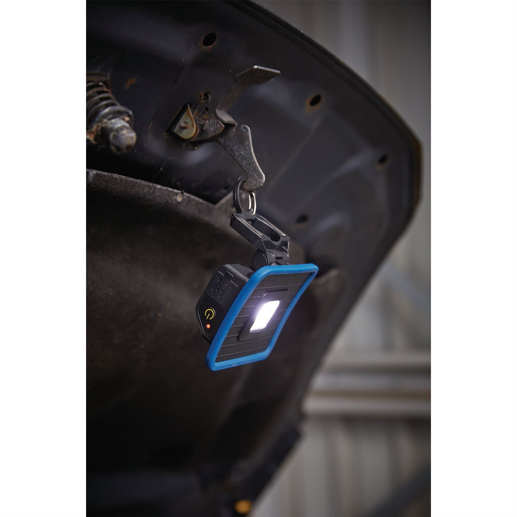 Draper 88595 COB LED Rechargeable Mini Flood Light and Power Bank with Magnetic Base and Hanging Hook 10W 1000 Lumens Blue USB-C Cable Supplied Draper