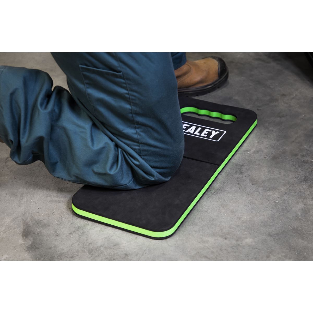 Sealey VS8581 Mechanic's Kneeling Mat Folding 23mm Sealey