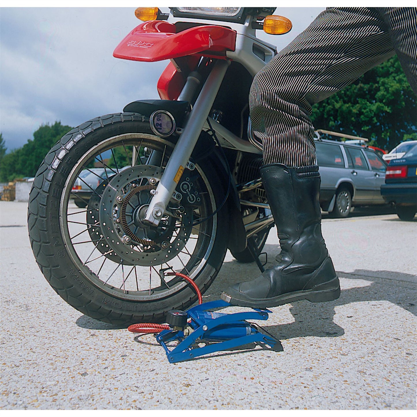 Draper 25996 Double Cylinder Foot Pump with Pressure Gauge Draper