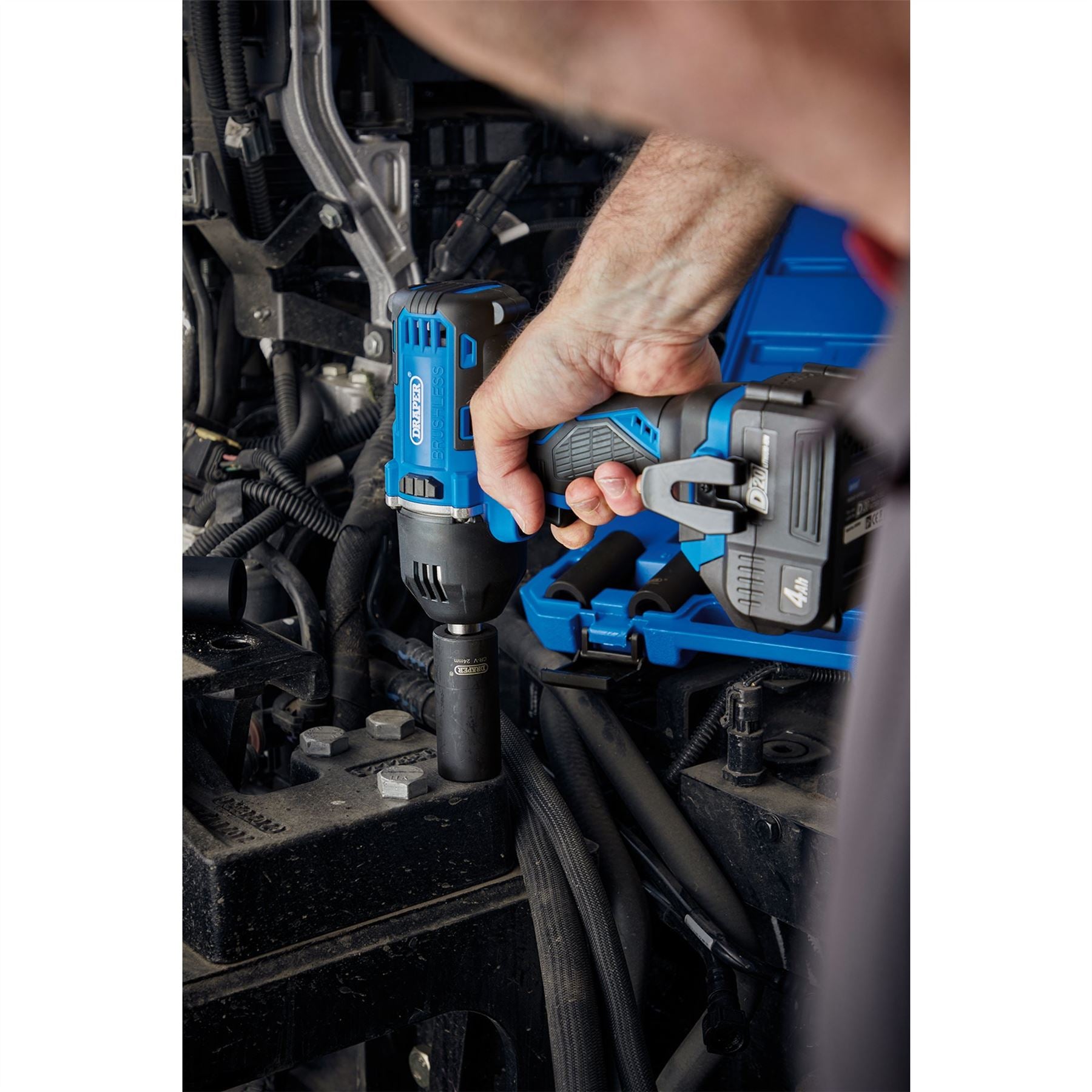 Draper 99251 D20 20V Brushless Mid-Torque Impact Wrench 1/2" Sq. Dr. 400Nm 2 x 4.0Ah Batteries 1 x Charger Draper
