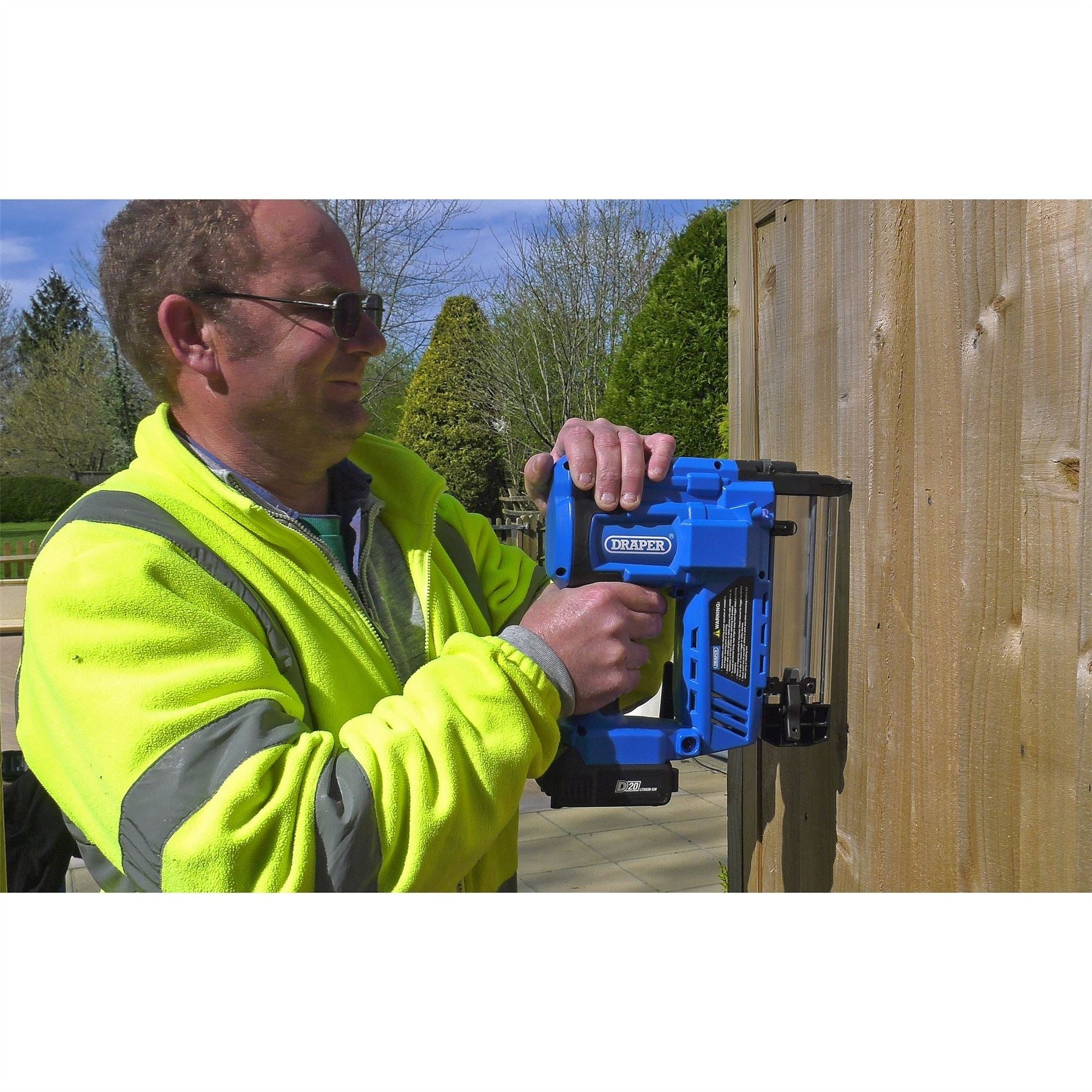 Draper 00646 D20 20V Nailer/Stapler 1 x 2.0Ah Battery 1 x Charger Draper