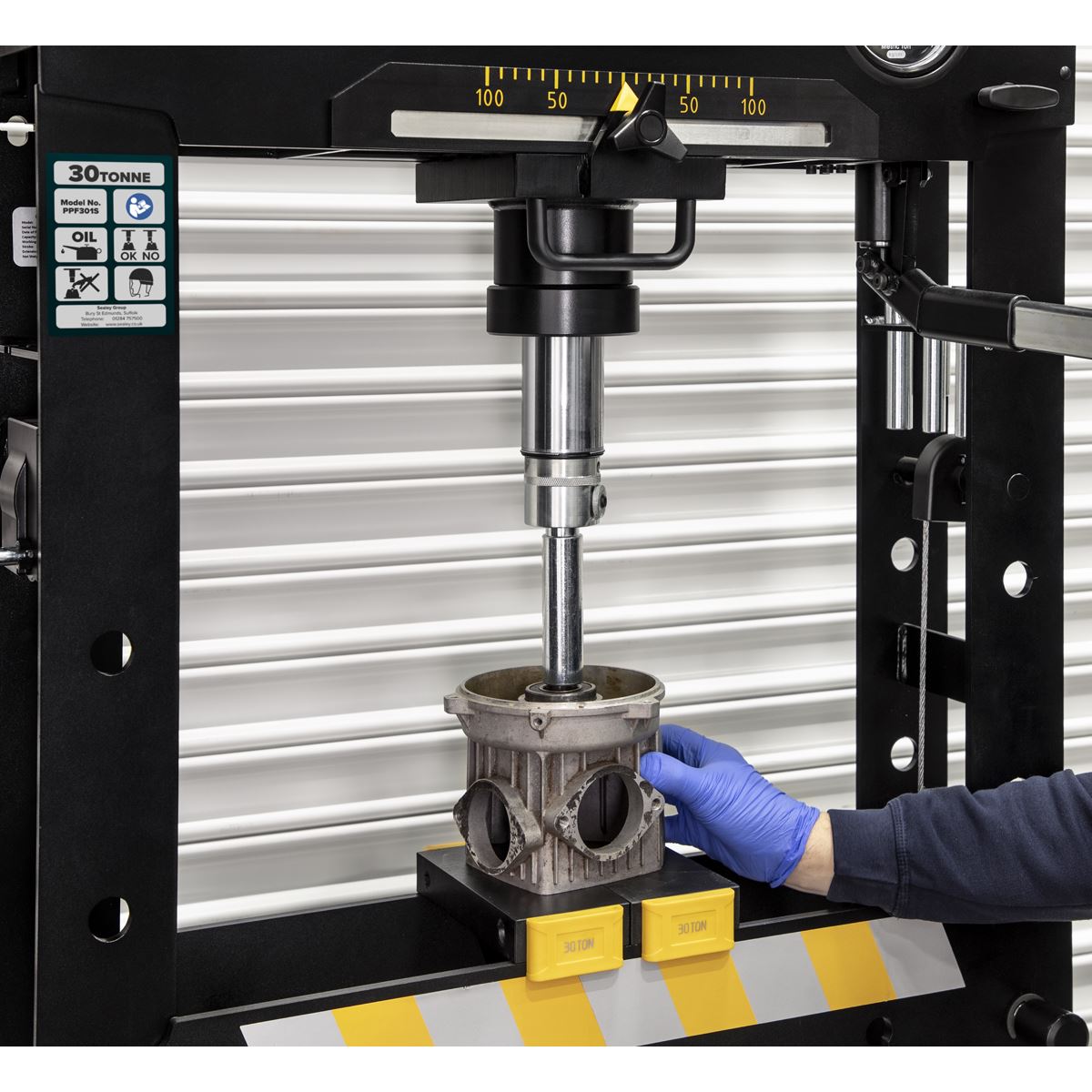 Sealey PPF301S Viking Floor Type Air/Hydraulic Press with Sliding Ram & Foot Pedal 30 Tonne Sealey