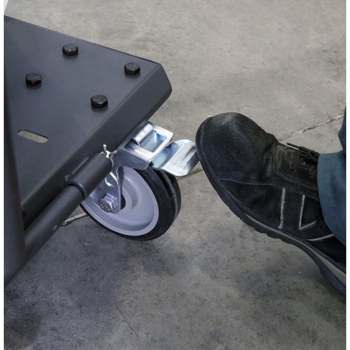 Sealey AK4562D Oil Dispensing System Air Operated with 10m Retractable Hose Reel Sealey