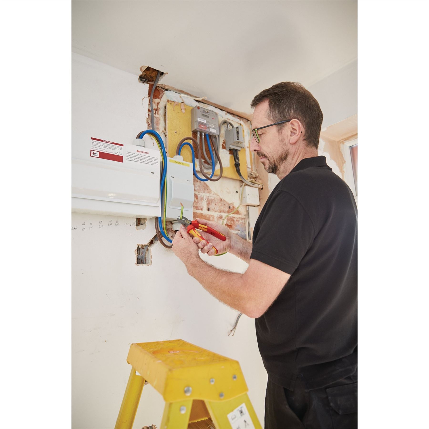 Draper 99061 XP1000® VDE Combination Pliers 160mm Tethered Draper