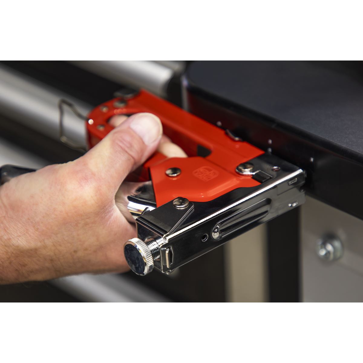 Sealey AK7061 Staple & Brad Nail Gun Heavy-Duty 4-14mm Sealey