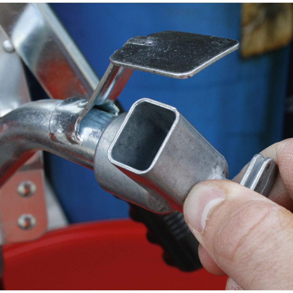 Sealey TP6802 Heavy-Duty Lever Pump with Swivel Handle Sealey