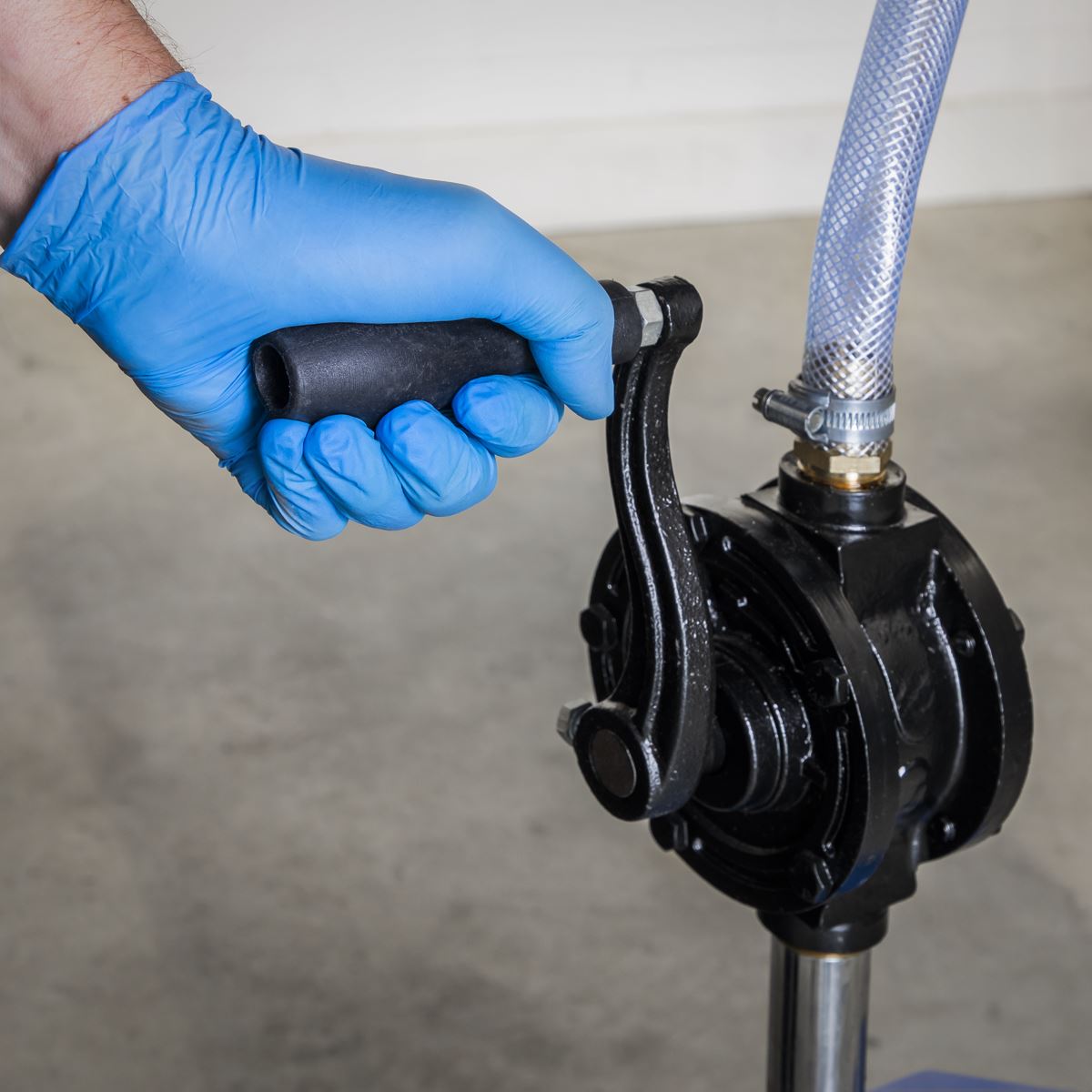 Sealey TP70 Gear Oil Pump with 10.5L Steel Reservoir Sealey