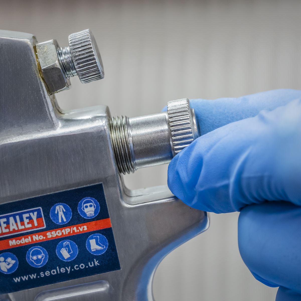 Sealey SSG1P Pressure Pot System with Spray Gun & Hoses 1.8mm Set-Up Sealey