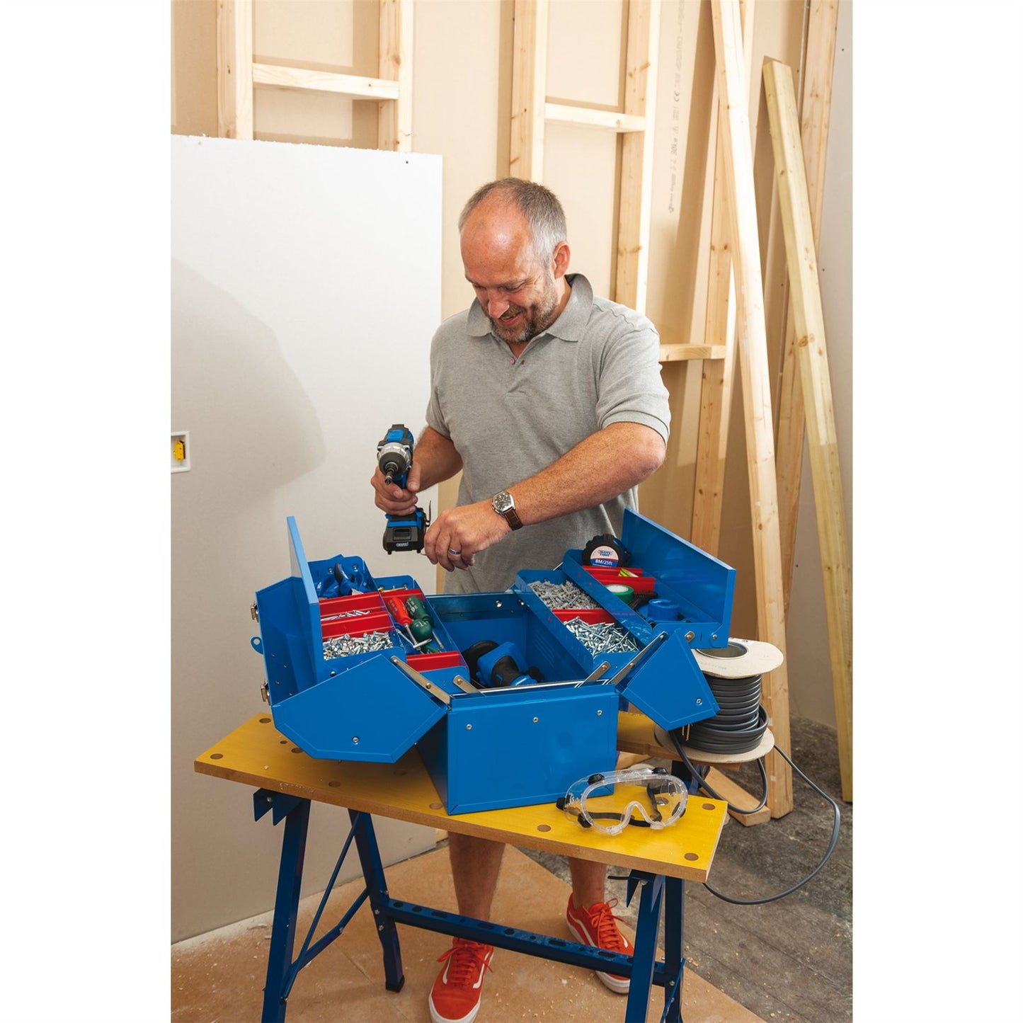 Draper 48566 Barn Type Tool Box with 4 Cantilever Trays 460mm Draper