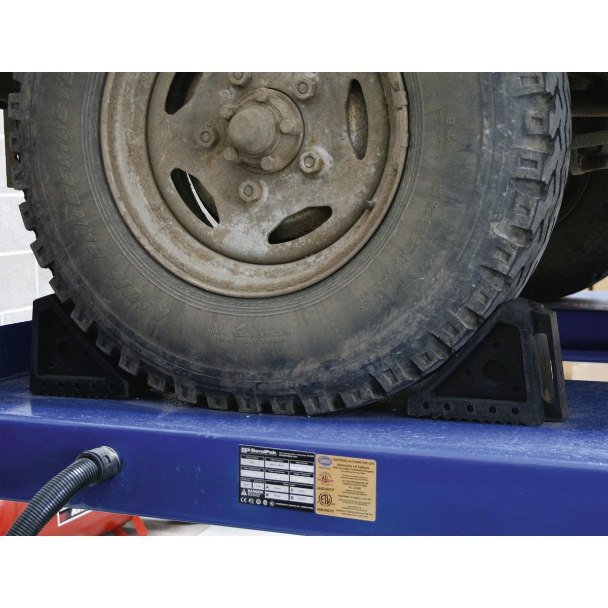 Sealey WC01 Rubber Wheel Chocks - Pair Sealey