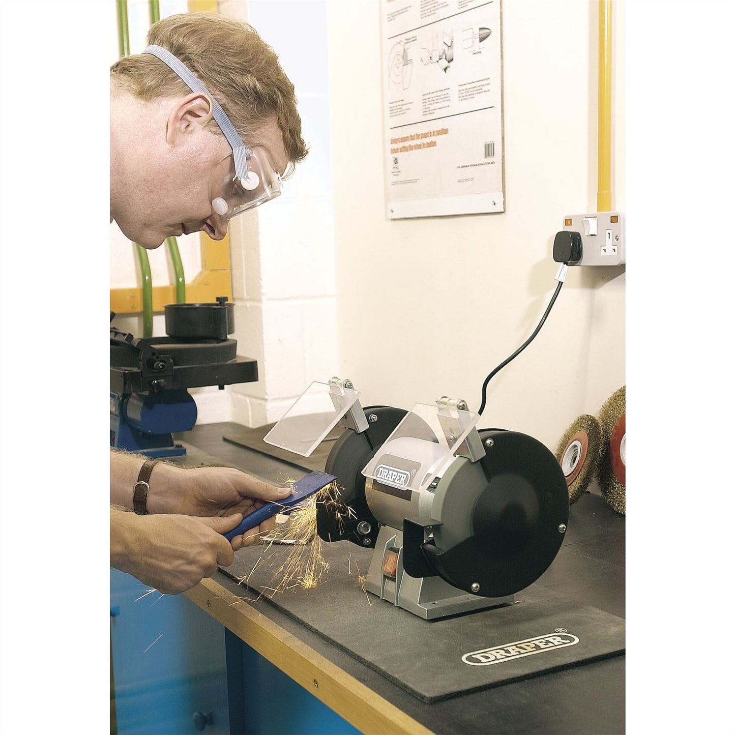 Draper 66804 Bench Grinder 150mm 250W Draper