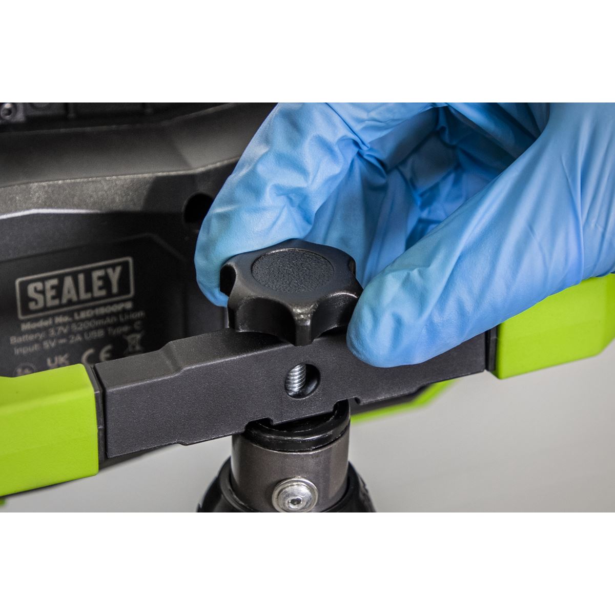 Sealey LED1500PBKIT 15W COB LED Portable Floodlight & Telescopic Tripod Sealey