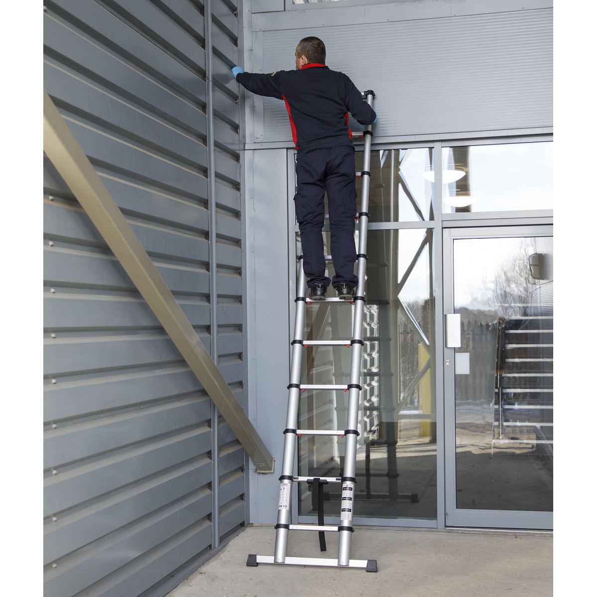 Sealey ATL11 Aluminium Telescopic Ladder 11-Tread EN 131 Sealey