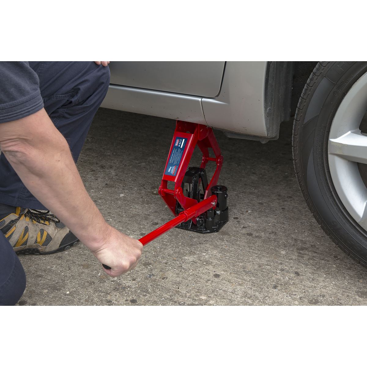 Sealey HSJ07 Hydraulic Scissor Jack 700kg Sealey