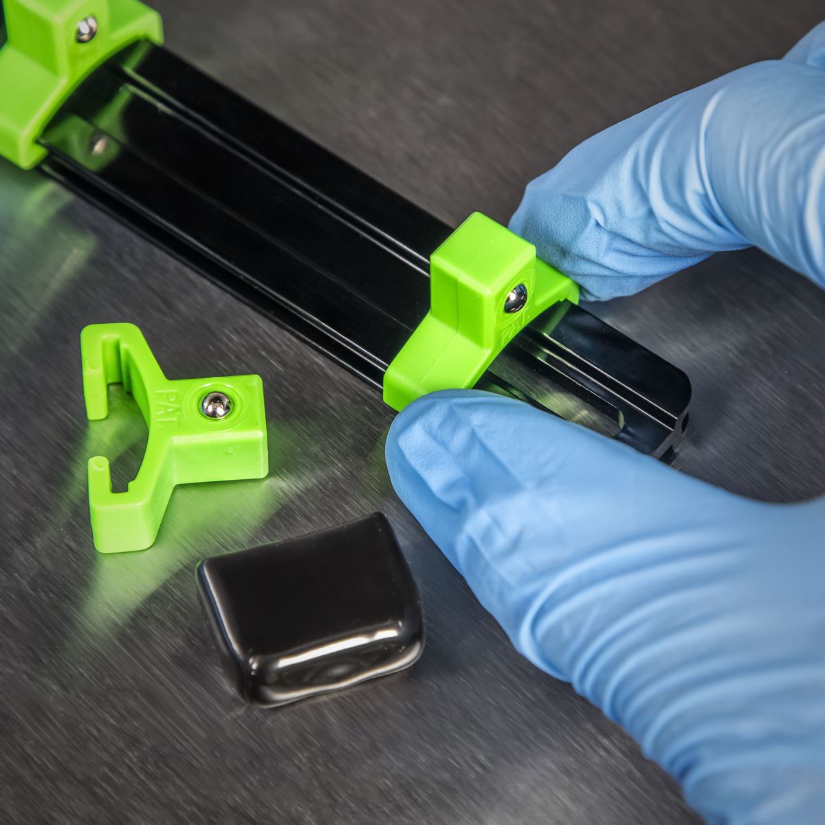 Sealey AK27053HV Socket Retaining Rail with 16 Clips 3/8"Sq Drive - Hi-Vis Green Sealey