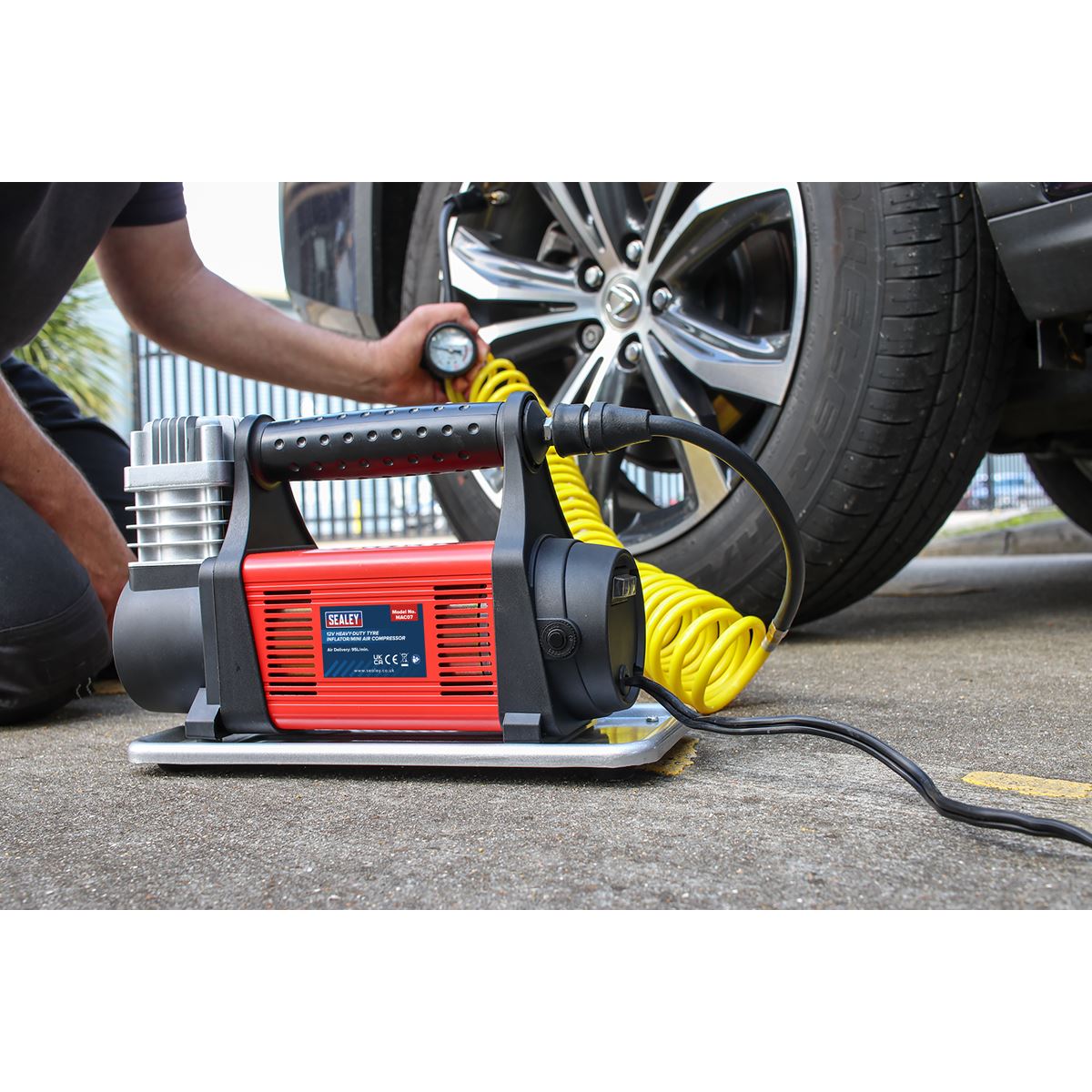 Sealey MAC07 Tyre Inflator/Mini Air Compressor 12V Heavy-Duty Sealey